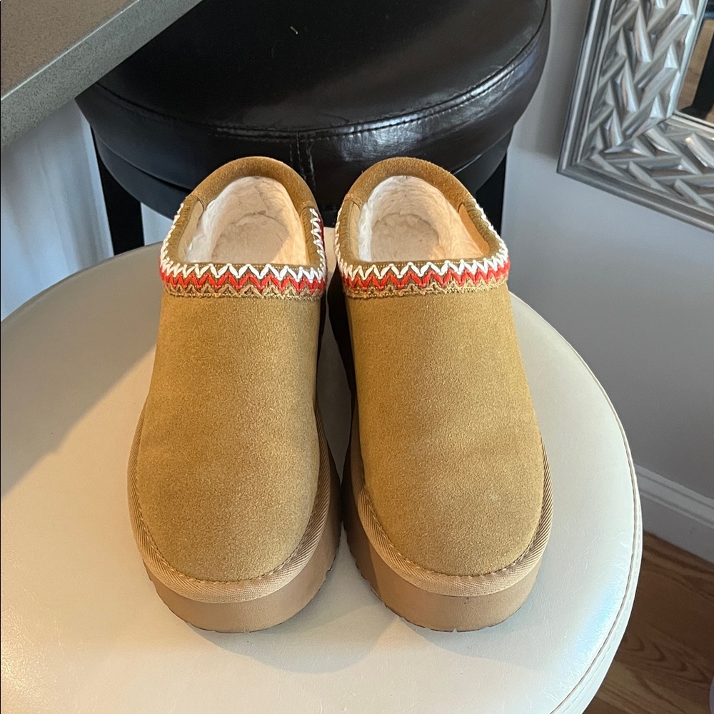 Stylish Tan Platform Shoes with Embroidered Detail